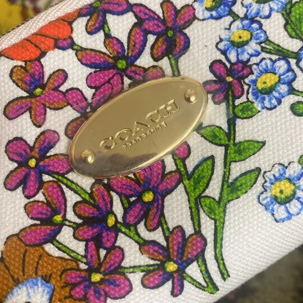 Coach Multicolor Floral Pouch with 7.5 ml Wild Rose Perfume - Picture 4 of 7